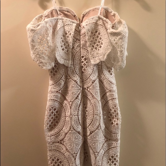 Lulu’s White Off-The-Shoulder Lace Bodycon Dress - Picture 4 of 4